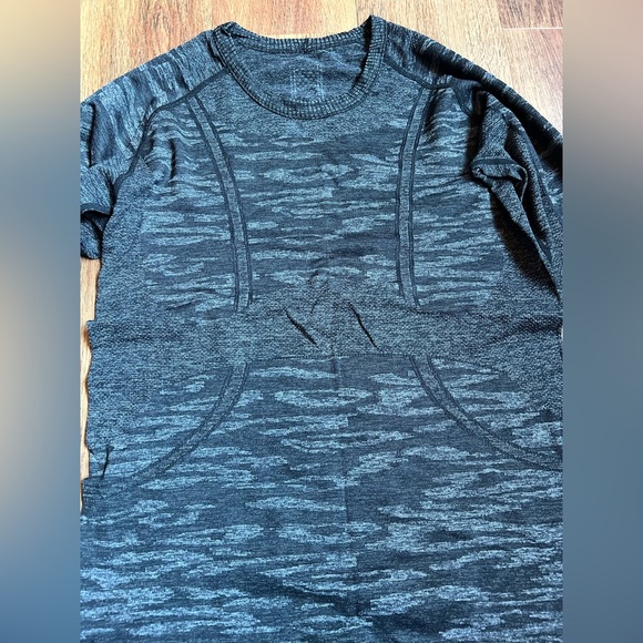Lululemon Run: Swiftly Tech Long Sleeve Crew Size Gray/black Size Médium no tag - Picture 2 of 7